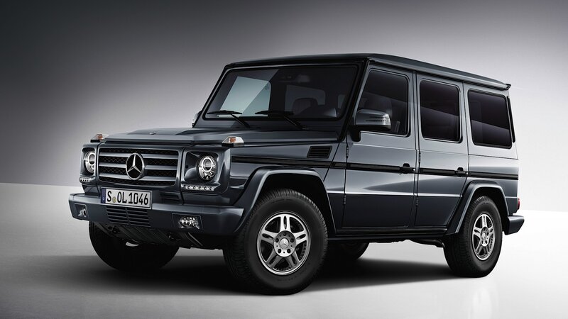 Black Mercedes-benz G-class — Gray, Dramatic