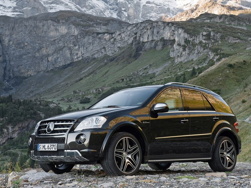 Black Mercedes-Benz ML63 AMG