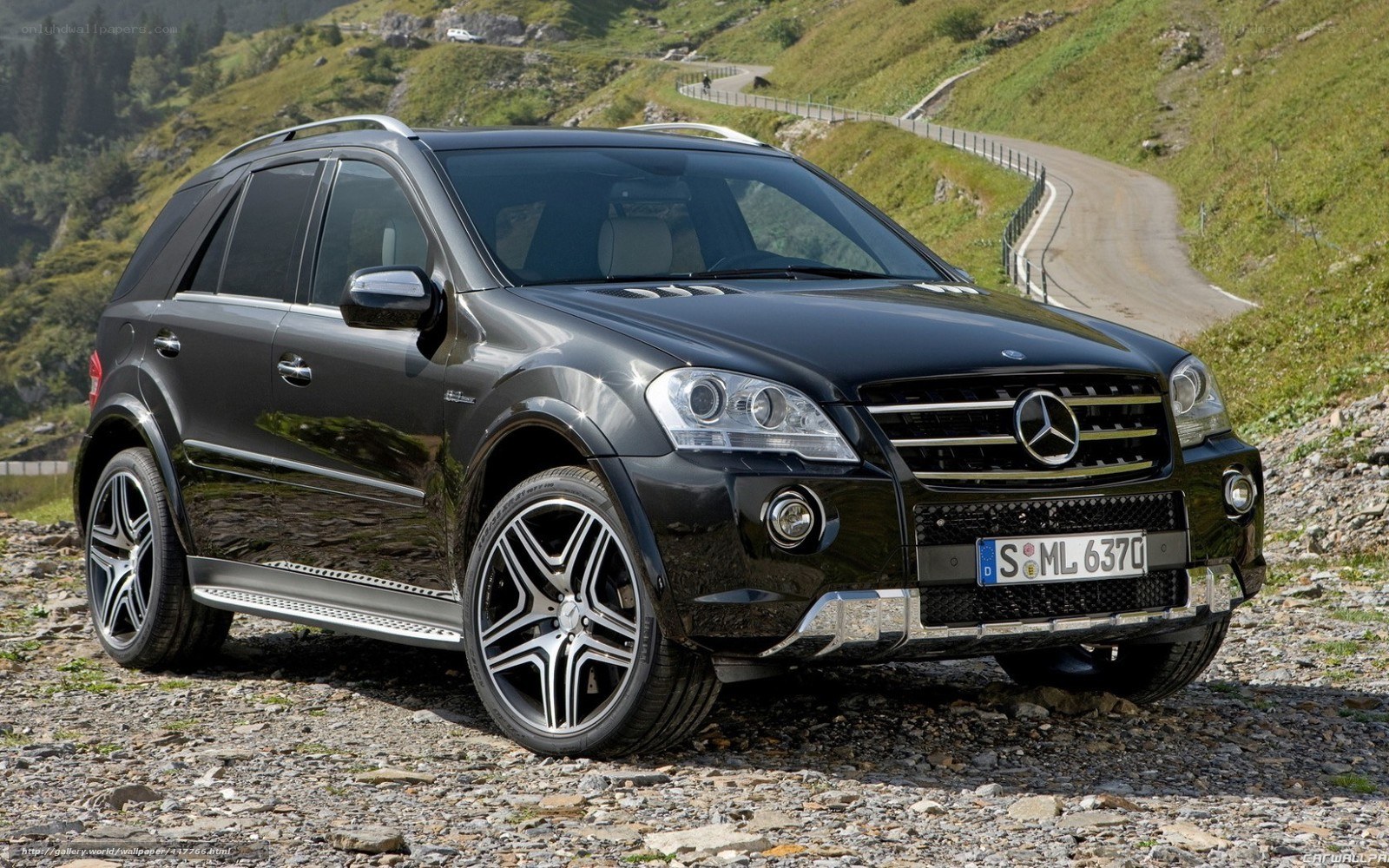 Black Mercedes-Benz ML63 AMG