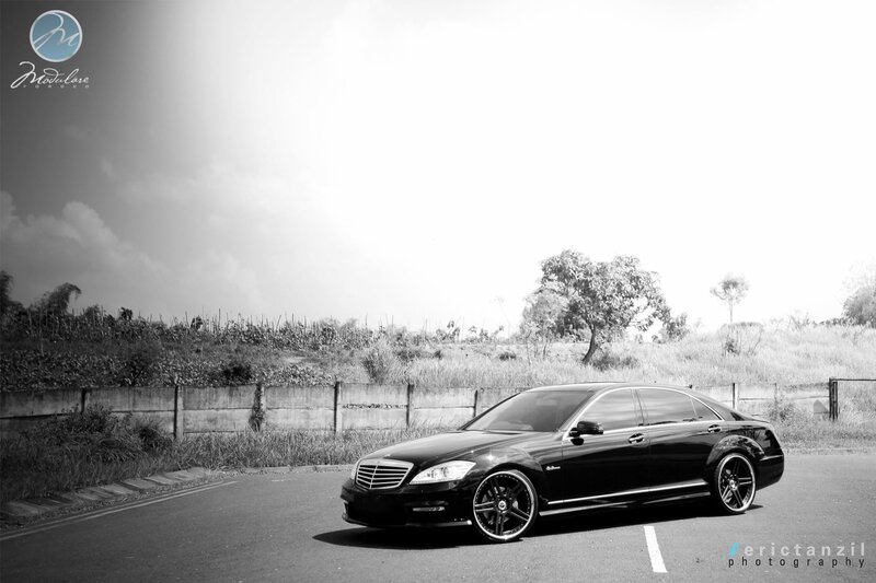 Black Mercedes-Benz S-Class