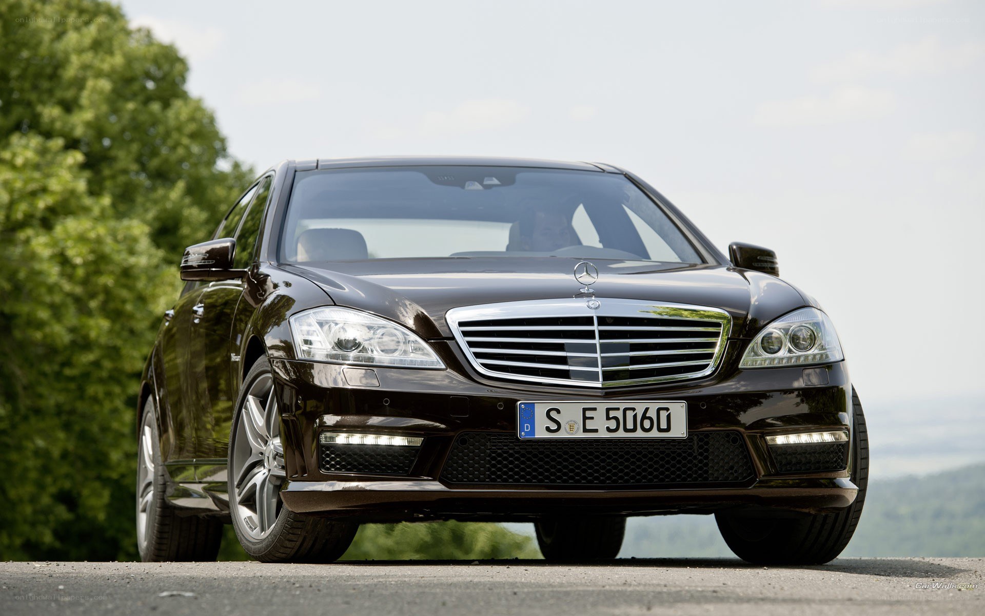 black mercedes-benz s-class