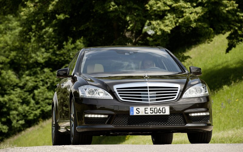 black mercedes-benz s-class