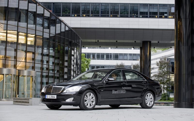 Black Mercedes-Benz S-Class BlueHybrid