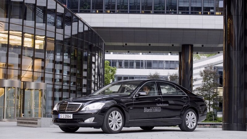Black Mercedes-Benz S-Class BlueHybrid