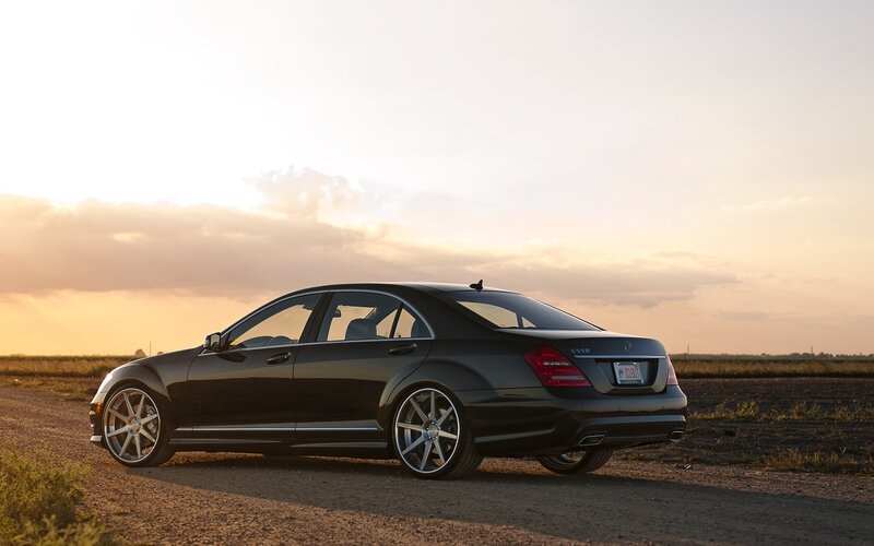 Black Mercedes-Benz S550 at sunset