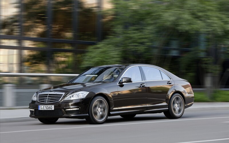 Black Mercedes-Benz S63 AMG in motion