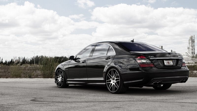 Black Mercedes-benz S65 — Calm