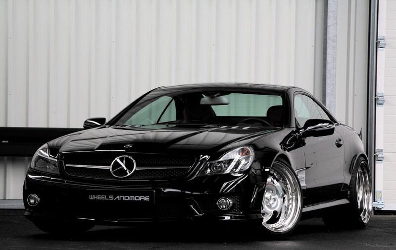 Black Mercedes-Benz SL500