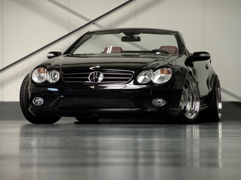 Black Mercedes-Benz SL500