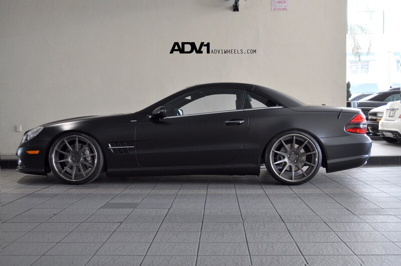 Black Mercedes-Benz SL550