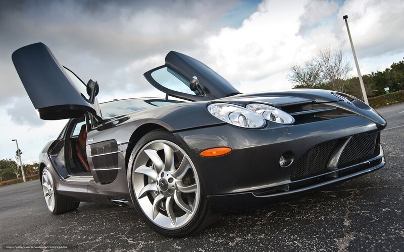 Black Mercedes-Benz SLR McLaren