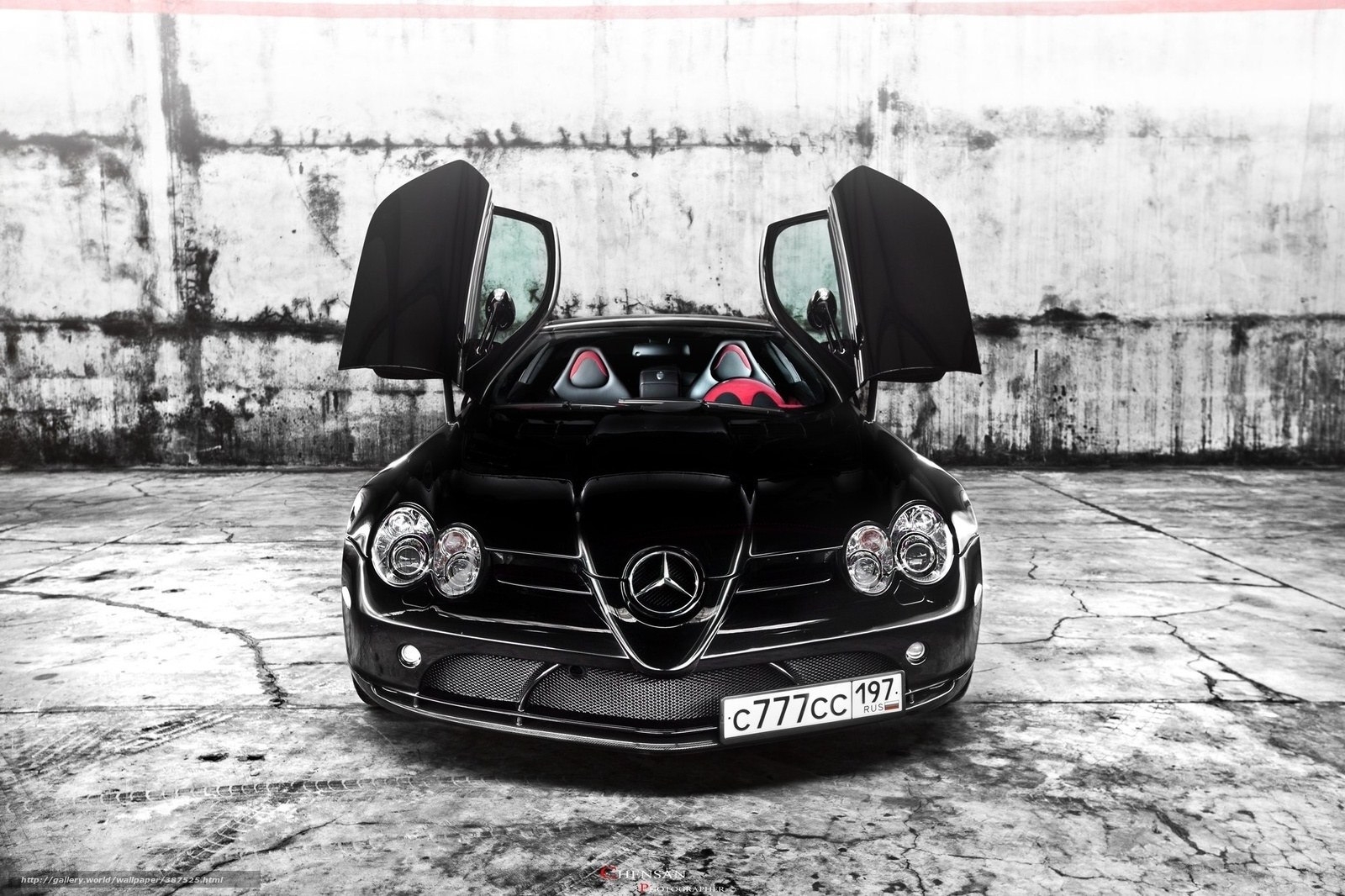 Black Mercedes-Benz SLR McLaren