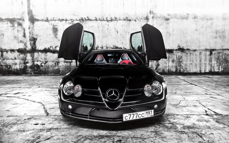 Black Mercedes-Benz SLR McLaren