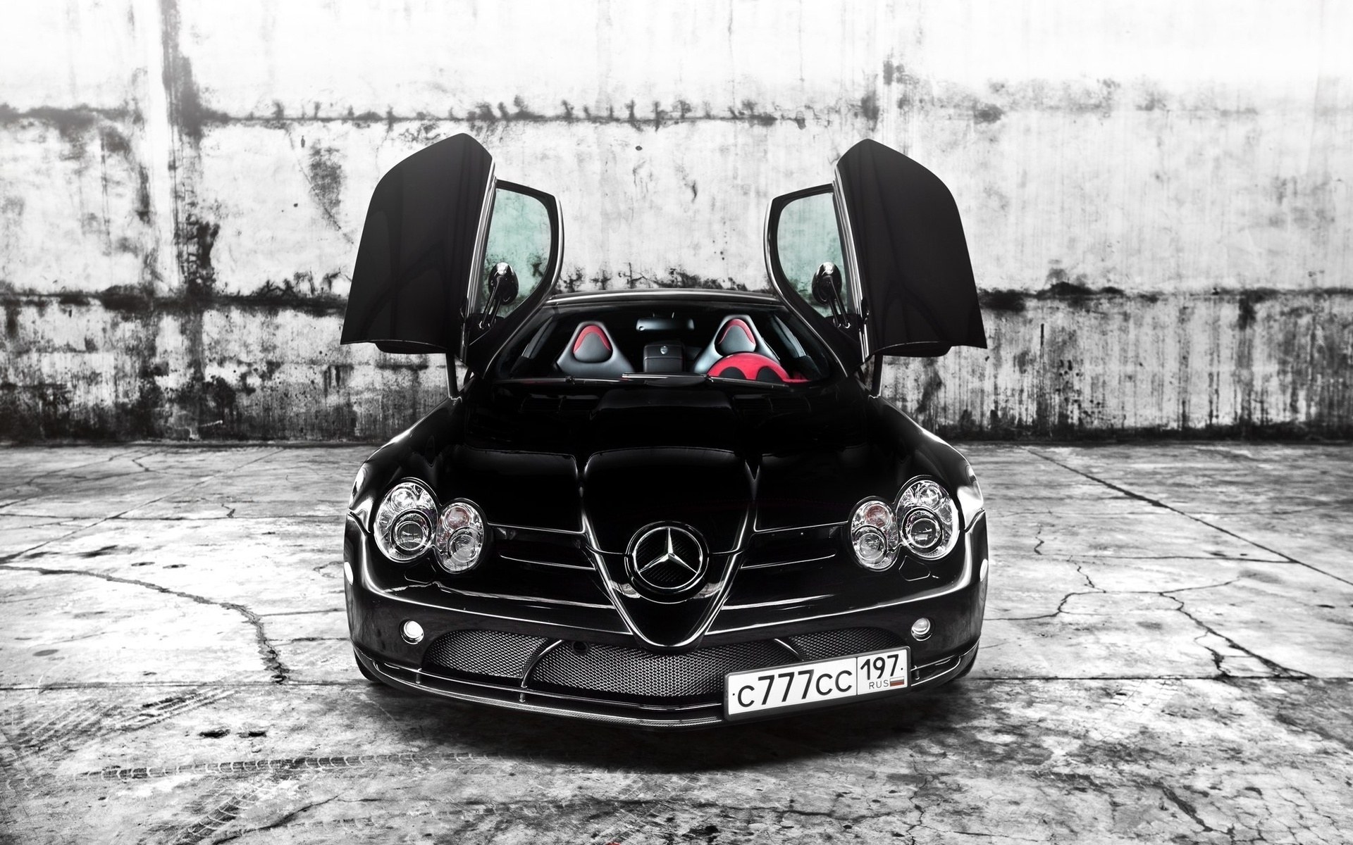 Black Mercedes-Benz SLR McLaren