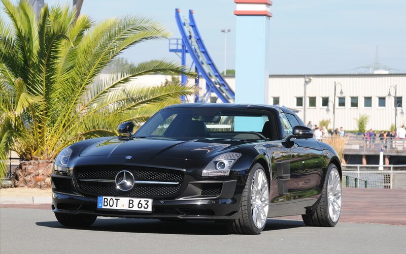 Black Mercedes-Benz SLS AMG