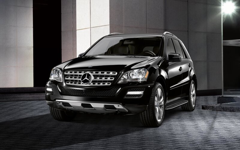 Black Mercedes-benz Suv — Dramatic, Night