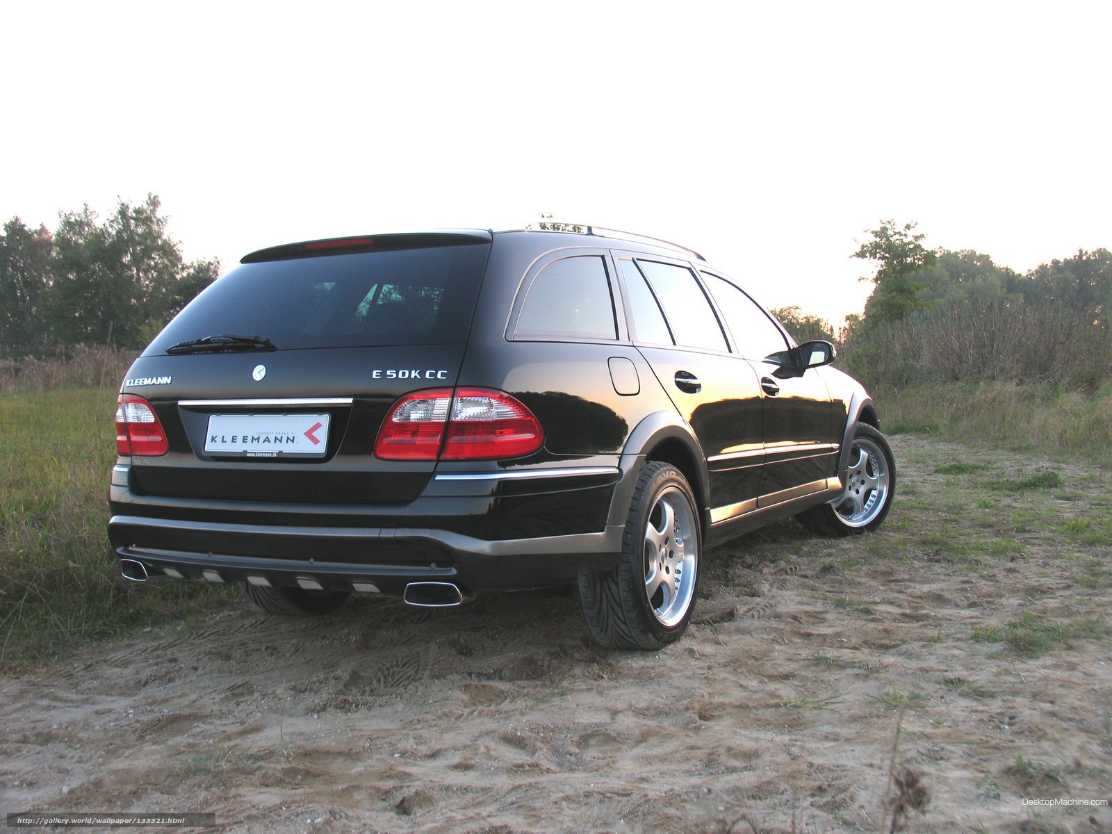 black mercedes e500 cc station wagon