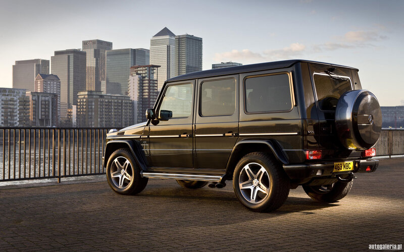 Black Mercedes G-Wagon in city