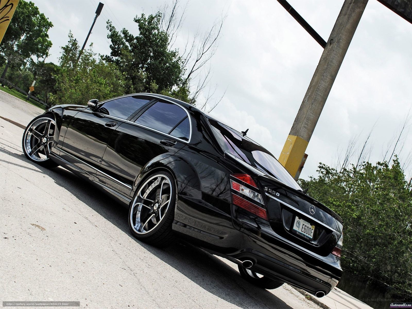 Black Mercedes S550 sedan