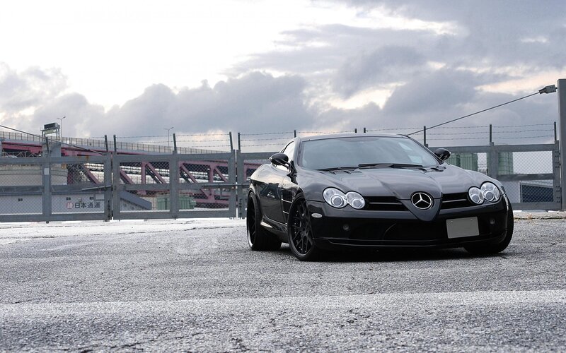 Black Mercedes SLR McLaren