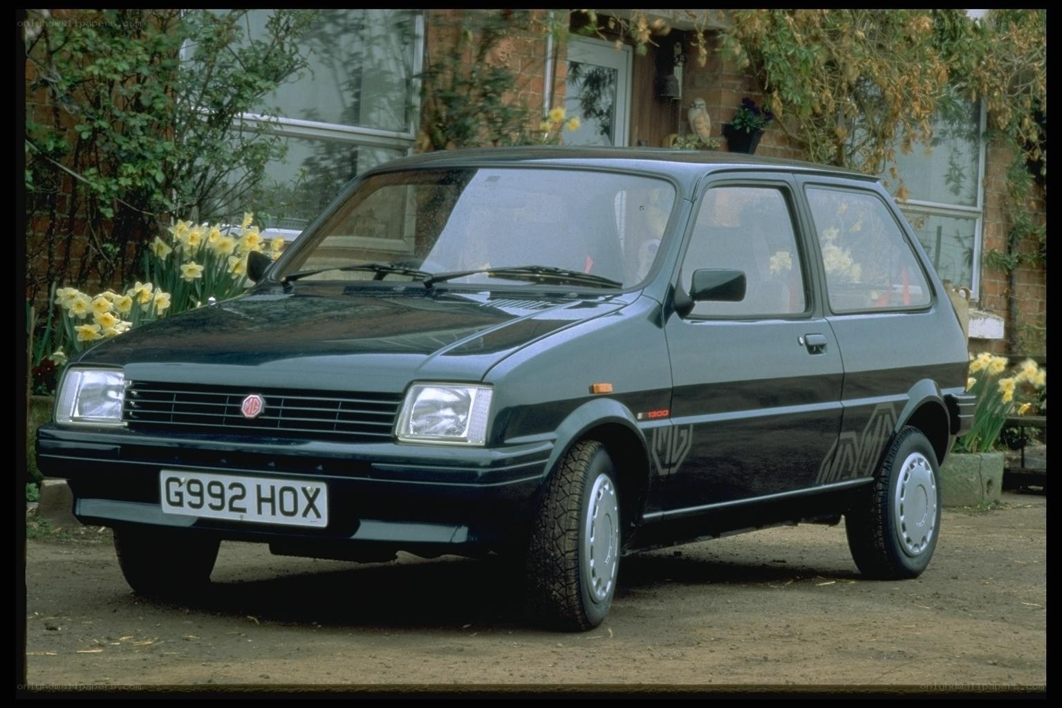 Black MG Metro 1300 car