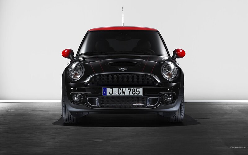 black mini cooper with red roof