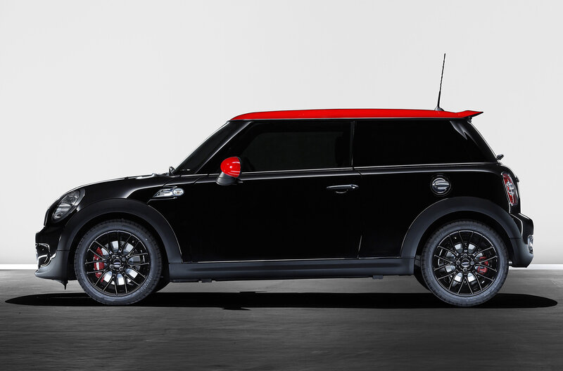 black mini cooper with red roof