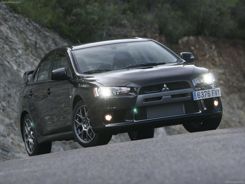 Black Mitsubishi Lancer — Dynamic