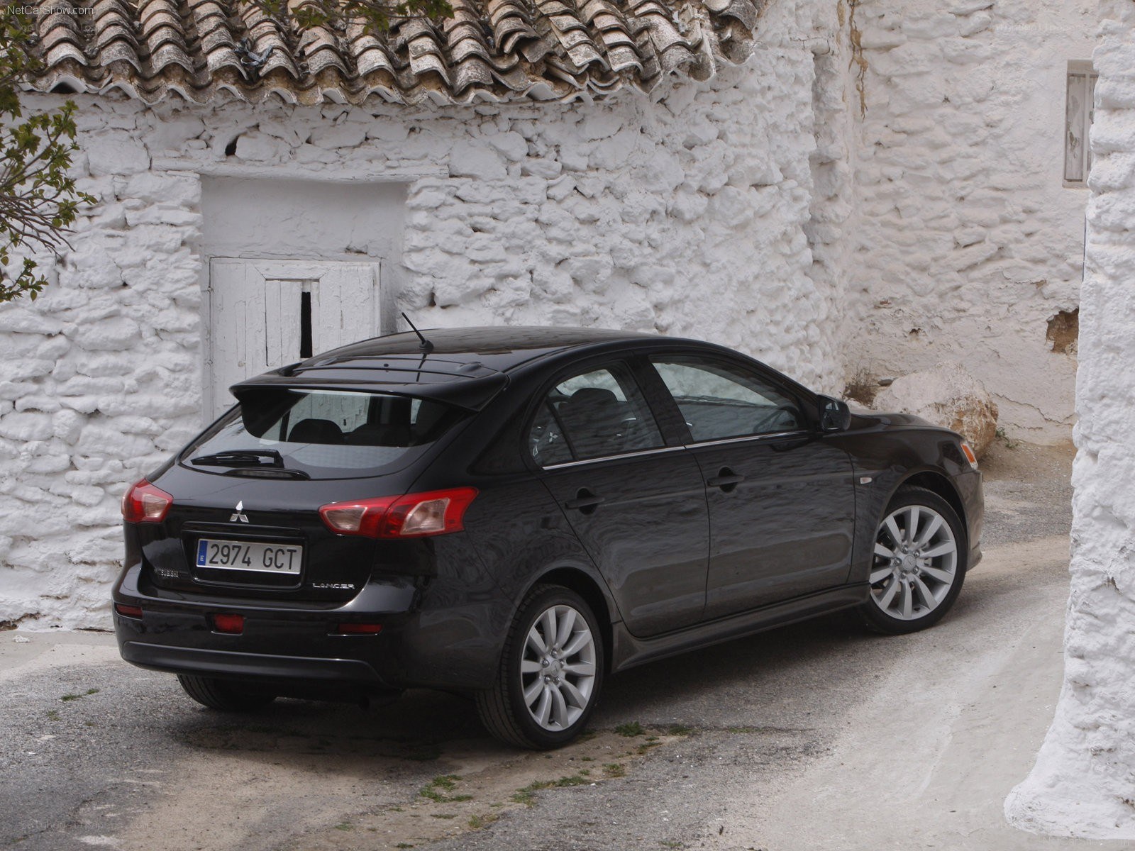 black mitsubishi lancer parked