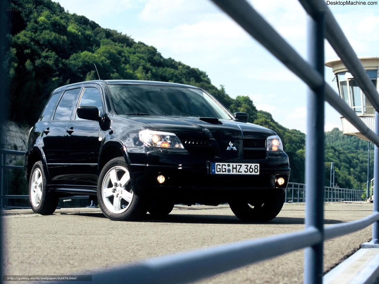black mitsubishi outlander