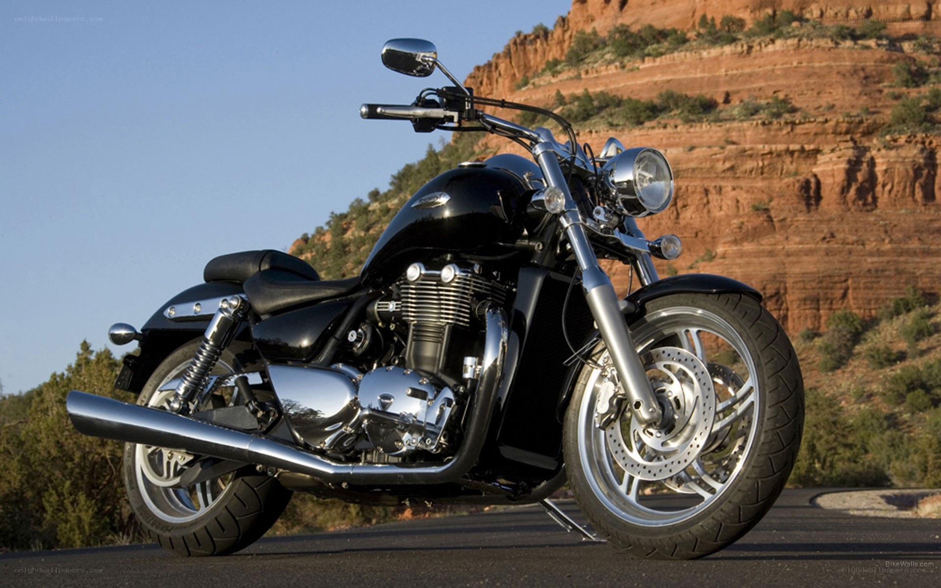 black motorcycle on road