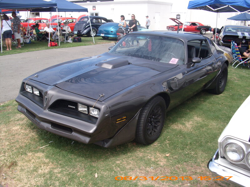 Black Muscle Car — Gray, Outdoor