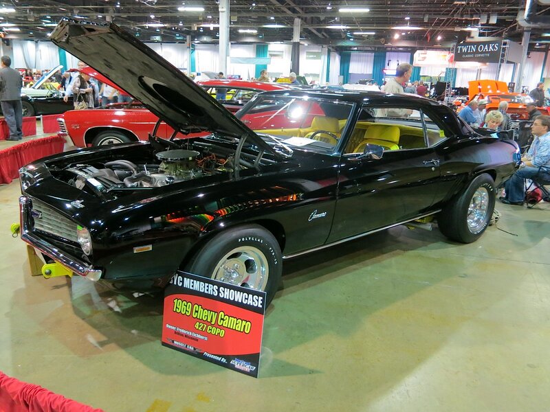 Black Muscle Car — Showcase, Photograph