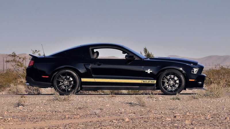 black mustang gt500 in desert