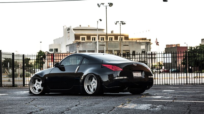 black nissan 350z car