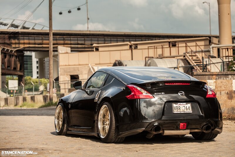 black nissan 370z car