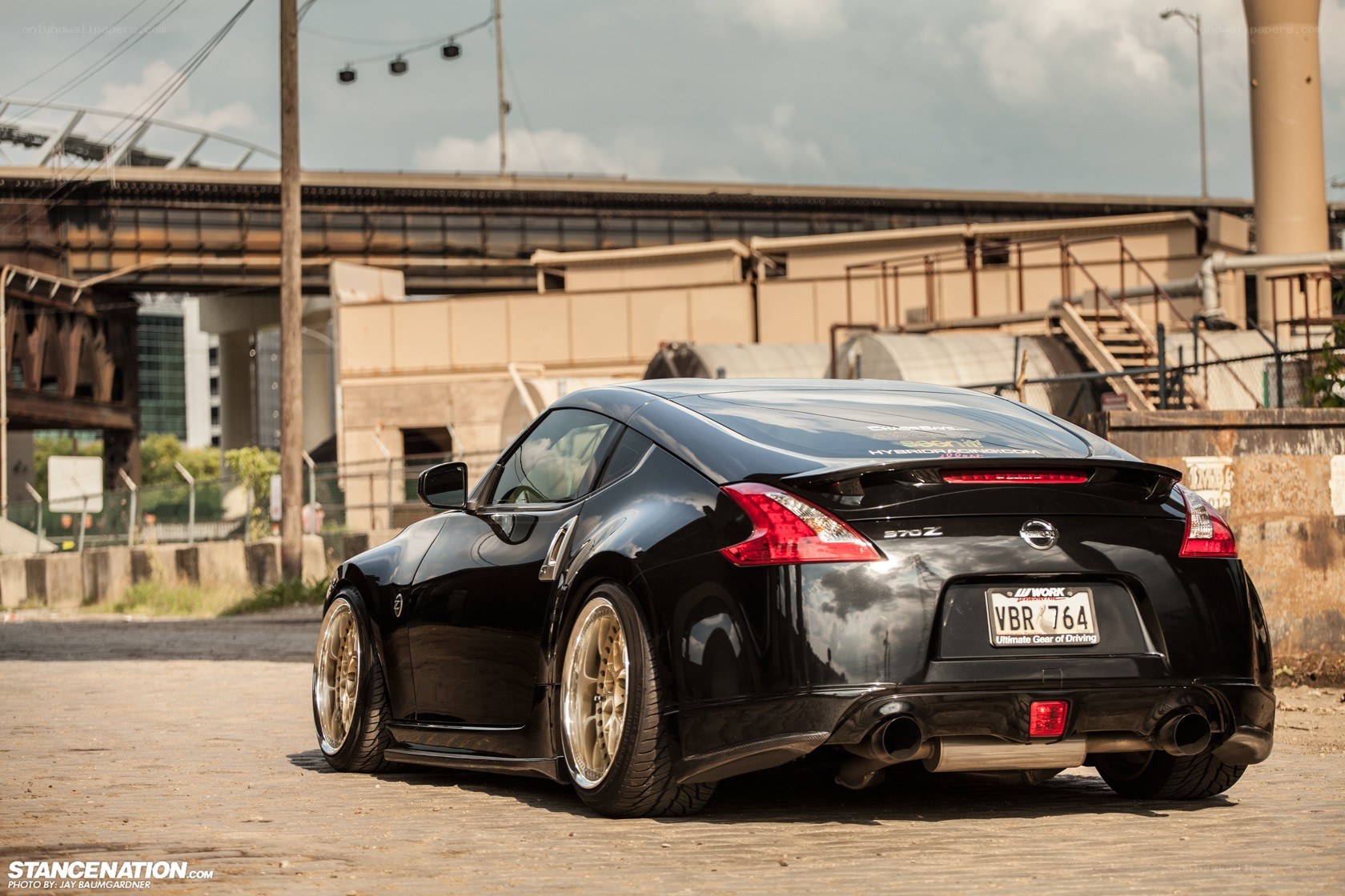 black nissan 370z car