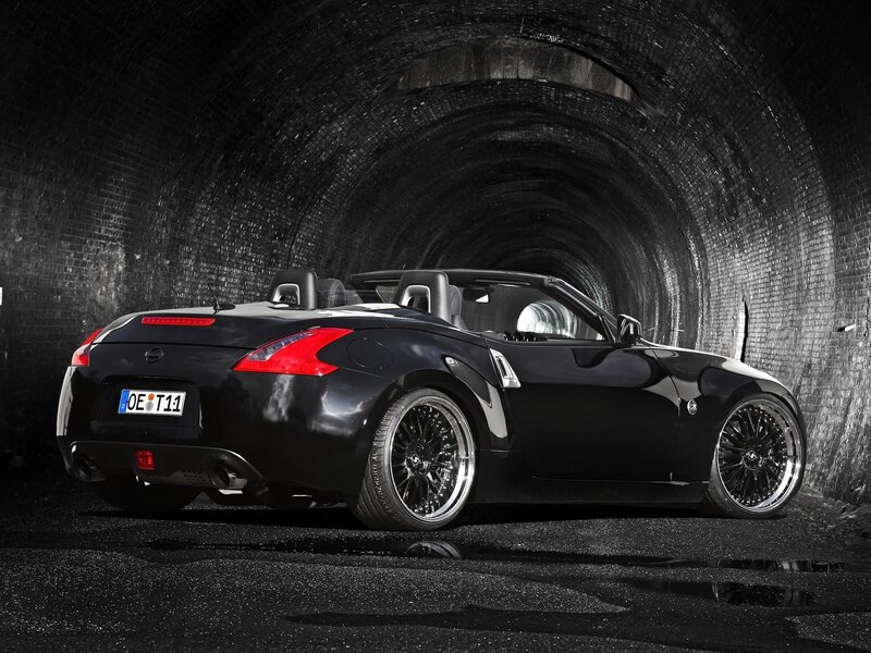 Black Nissan 370Z in tunnel