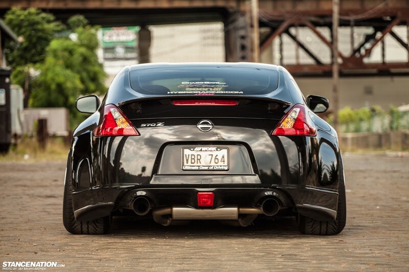 black nissan 370z rear view