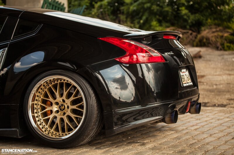black nissan 370z with gold wheels