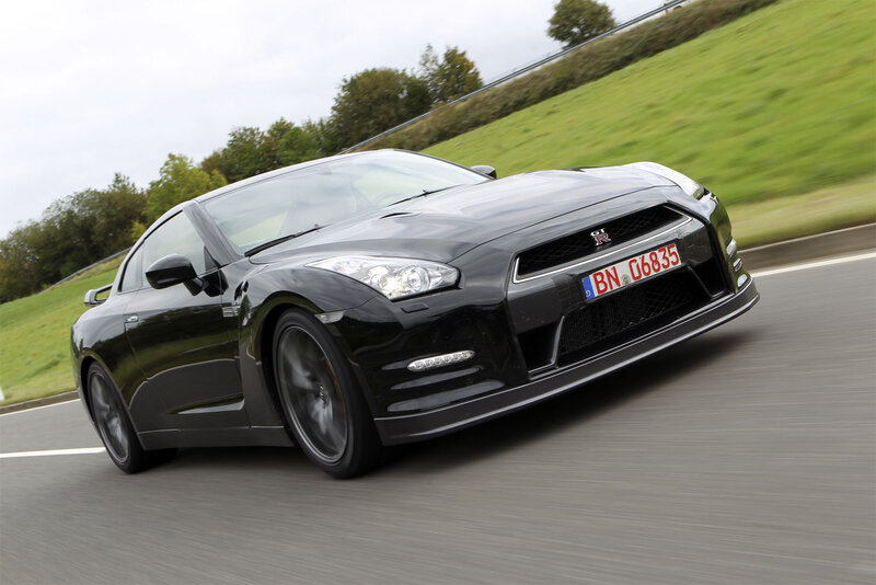 Black Nissan Gt-r — Dynamic