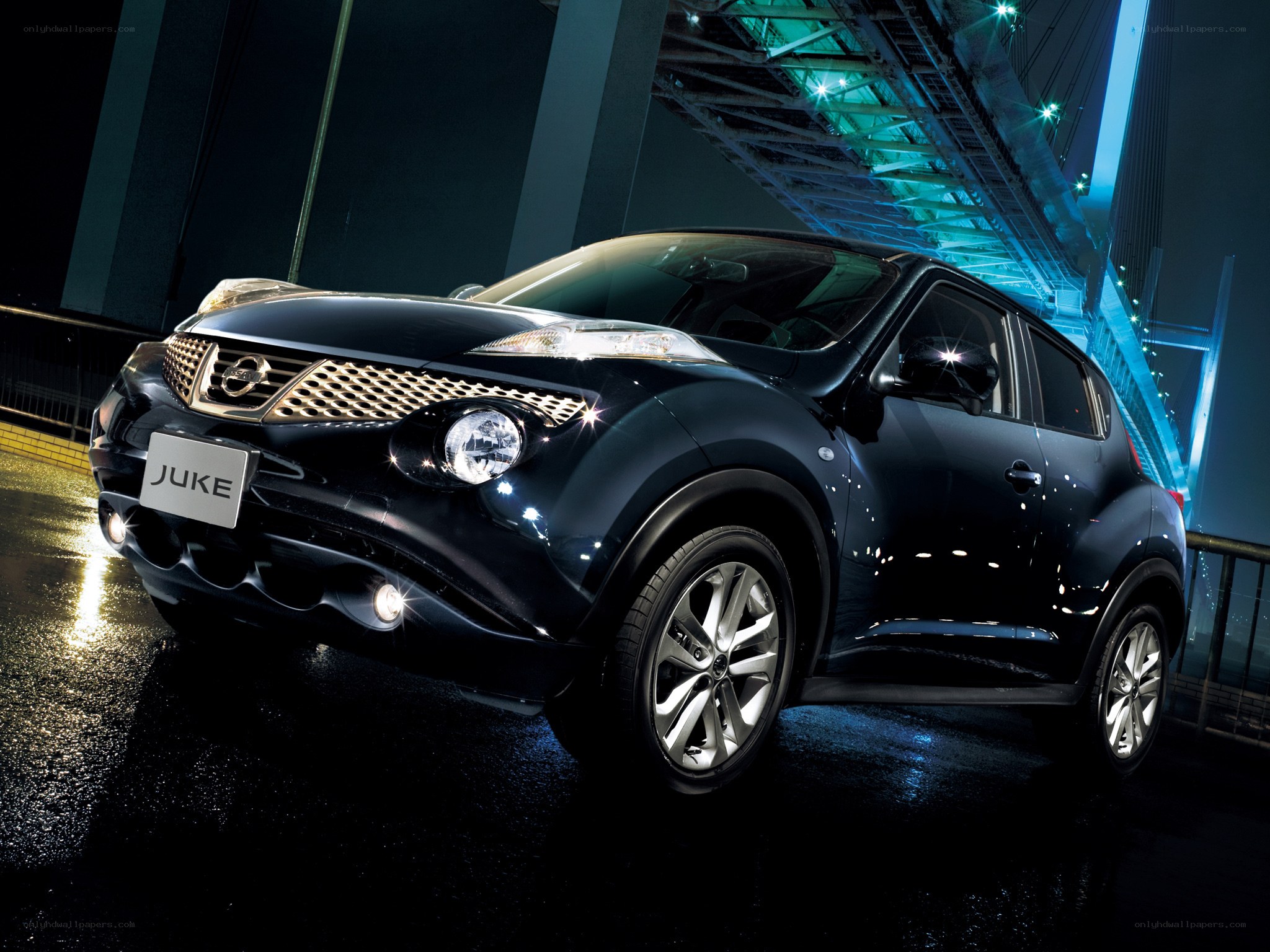 Black Nissan Juke at night