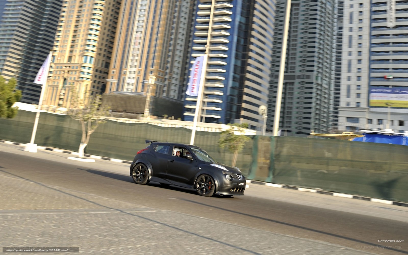 Black Nissan Juke in city