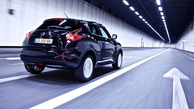 Black Nissan Juke in Tunnel