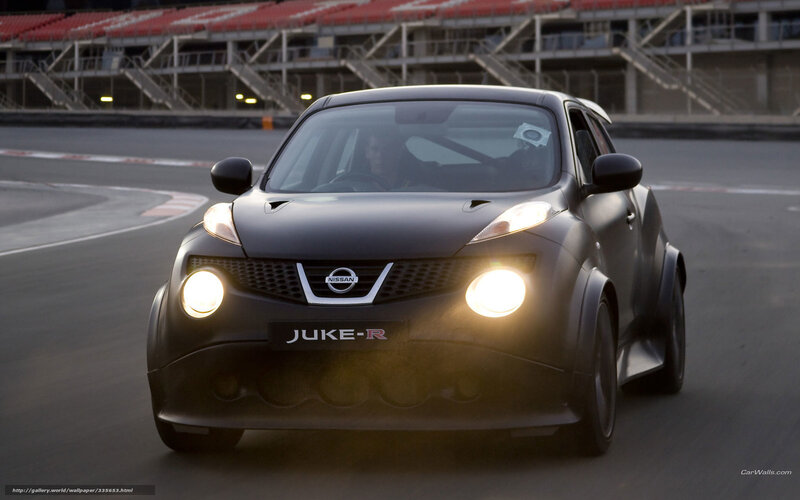 Black Nissan Juke-r — Dynamic