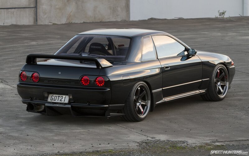 black nissan skyline gt-r