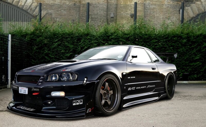 black nissan skyline gt-r