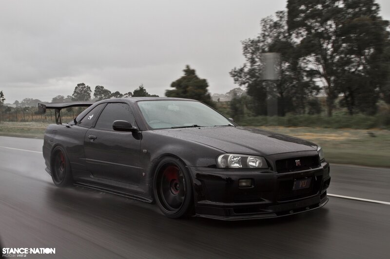 Black Nissan Skyline Gt-r — Dynamic