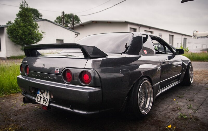Black Nissan Skyline GT-R — Gray