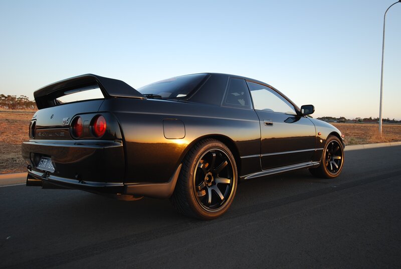 black nissan skyline gtr